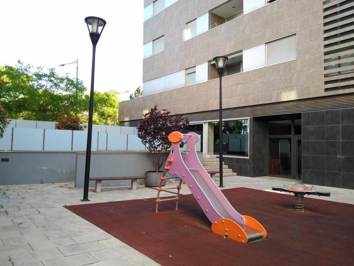 Stylish Flat, 2 Bathrooms And Swimming Pool, Next To The Beach! سان أدريان دي بيزوس المظهر الخارجي الصورة